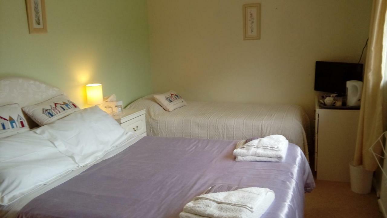Lavender House Hotel Бридженд Екстериор снимка